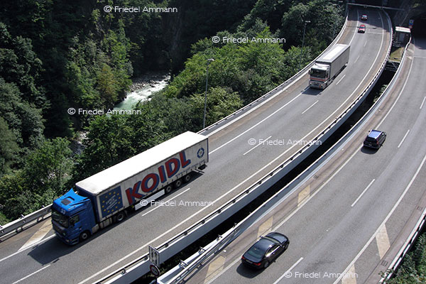 SCHWEIZ - Verkehr, Mobilität - Gotthardautobahn Nordseite