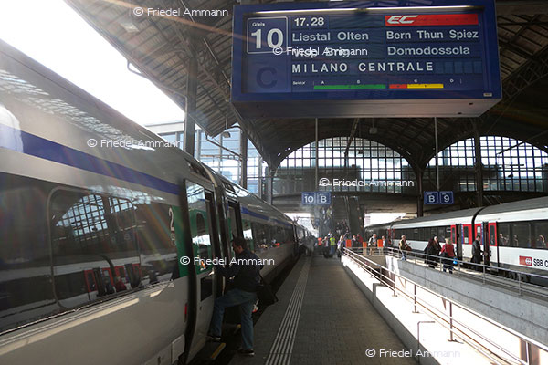 SCHWEIZ - Verkehr, Mobilität - Basel Bahnhof SBB