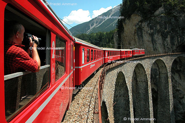 SCHWEIZ - Verkehr, Mobilität - RHB, Landwasserviadukt