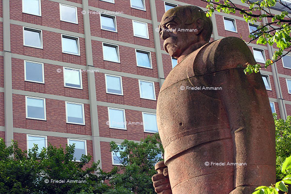 WELT - Deutschland - Bismarkstatue, München