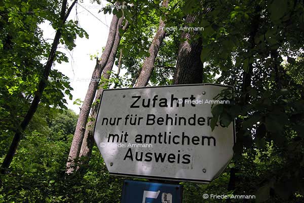 WELT - Deutschland - «Wenn ein Deutscher hinfällt, schaut er bevor er aufsteht zuerst, wenn er dafür haftbar machen kann.» Kurt Tucholsky
