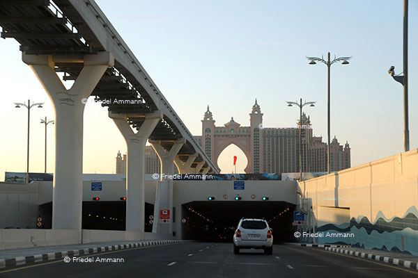 WORLD - Dubai - Jumeira Palm Hotel