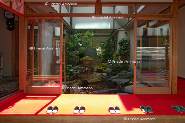 WORLD – Japan – Ryokan Garden, Kyoto