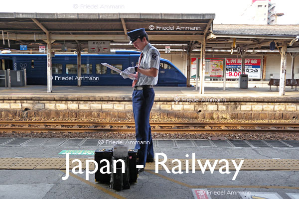 WORLD – Japan – Train Attendant