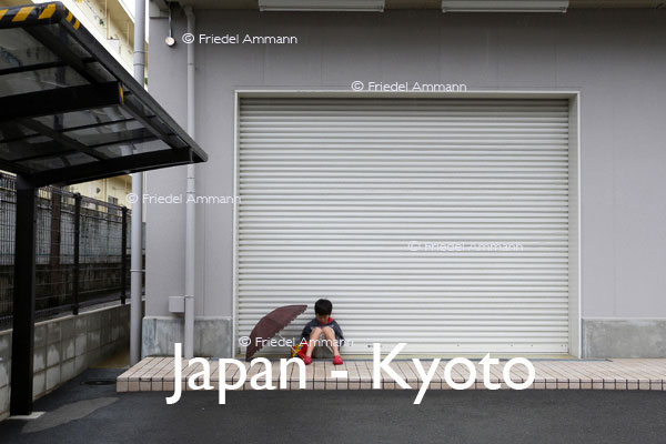 WORLD – Japan – Waiting, Kyoto
