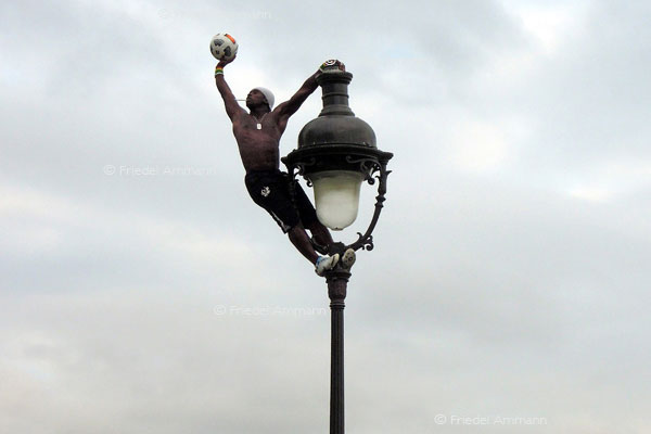 WORLD - France, Paris - Artist