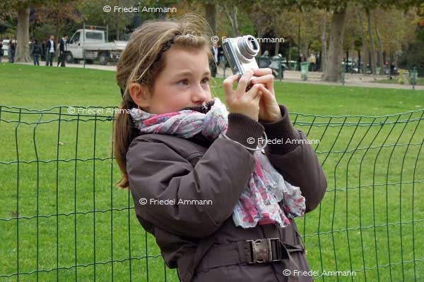 WORLD - France, Paris – petite Touriste
