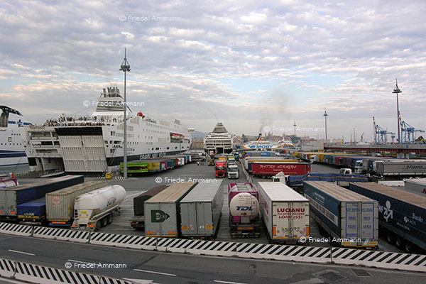 WORLD – Italia, Genua
