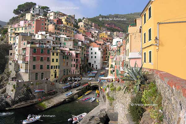 WORLD – Italia, Cinque Terre - Riomaggiore