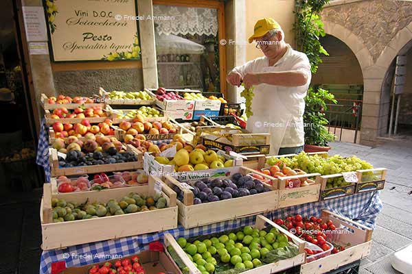 WORLD – Italia, Cinque Terre - Riomaggiore