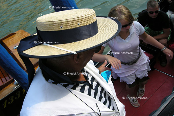 WORLD - Italia, Venezia - Gondoliere
