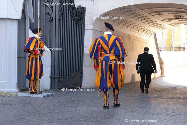 WORLD - Italia, Rom - Schweizer Garde, Vatikan / Vaticano