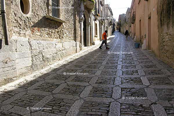 WORLD - Italia, Sizilien / Sicilia - Erice