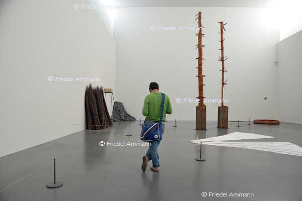 WORLD – London - Tate Gallery
