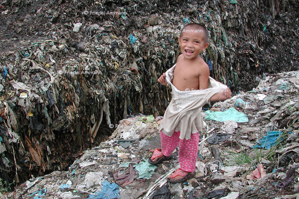 WORLD - Philippinen, Metro Manila - Payatas - garbage pickers «Scavenger»