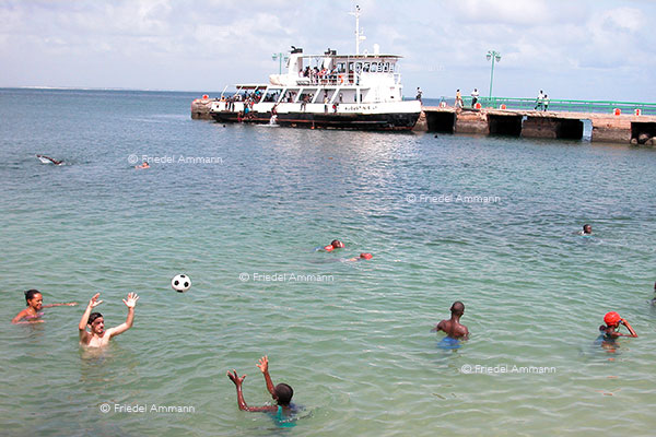 WORLD - Senegal - Ferry Goree-Dakar