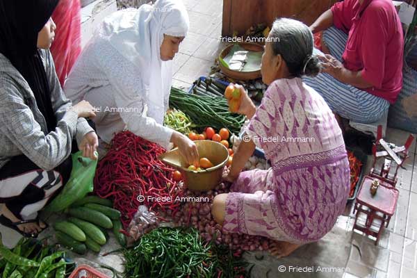 WORLD – Indonesien, Java – market Yogyakarta