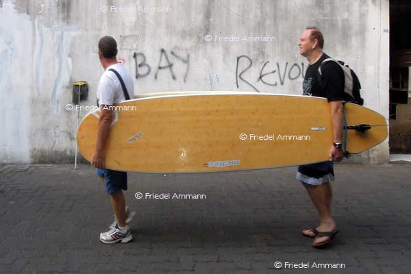 WORLD - Indonesien, Bali – Surf Boys