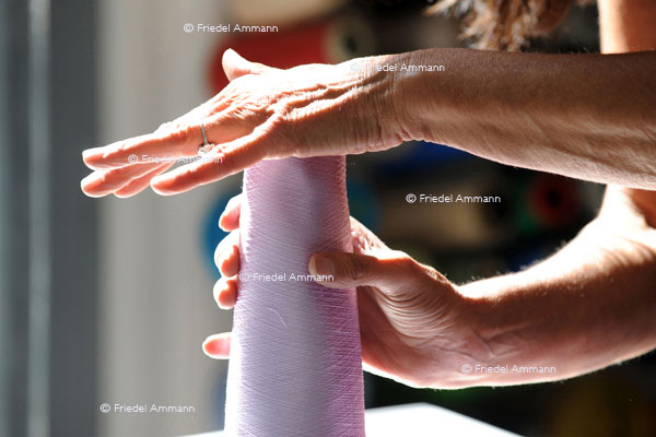 WIRTSCHAFT / ECONOMY - Handwerk / Craft – Weberin / Weaver