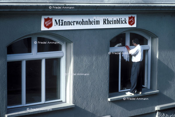 WIRTSCHAFT / ECONOMY - Handwerk / Craft – Putzhilfe / Cleaning