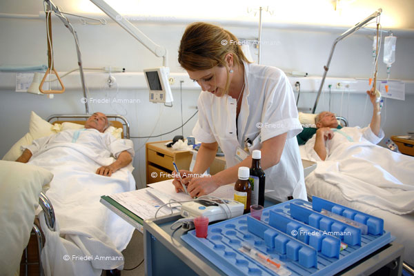 WIRTSCHAFT / ECONOMY - Dienstleistung / Service – Medizinische Berufe / Health Care