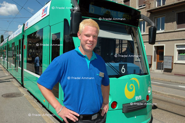 WIRTSCHAFT / ECONOMY - Dienstleistung / Service – Tram-Chauffeur 