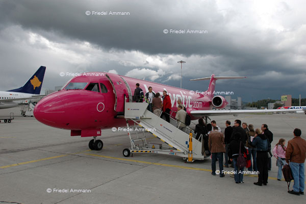 WIRTSCHAFT / ECONOMY - Dienstleistung / Service – Flugpersonal / Flight Attendants