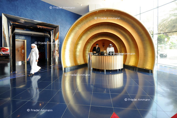 WIRTSCHAFT / ECONOMY - Dienstleistung / Service – Receptionists, Dubai