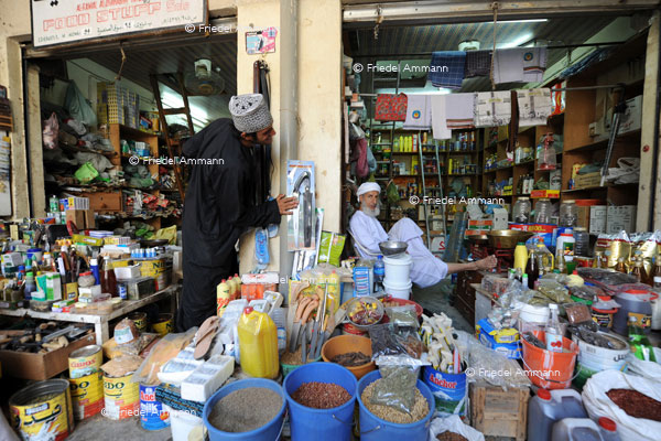 WIRTSCHAFT / ECONOMY - Dienstleistung / Service – Souk, Nizwa, Oman 