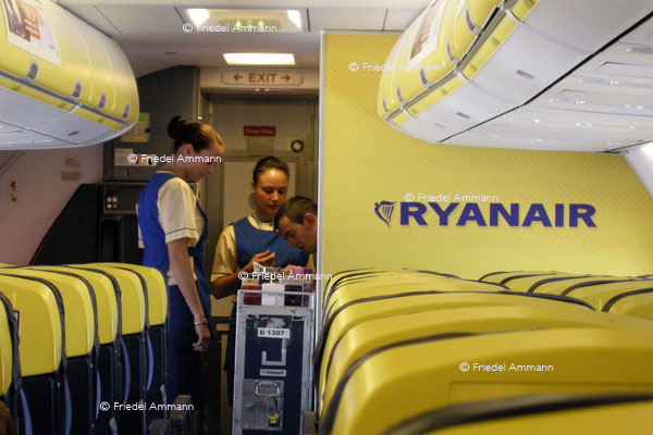 WIRTSCHAFT / ECONOMY - Dienstleistung / Service – Flugpersonal / Flight Attendants