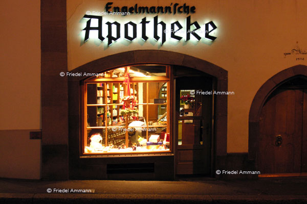 WIRTSCHAFT / ECONOMY - Dienstleistung / Service – ApothekerIn / Chemist