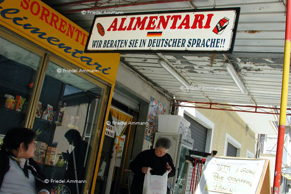 WIRTSCHAFT / ECONOMY - Dienstleistung / Service 