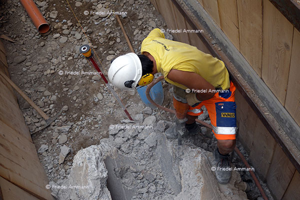 WIRTSCHAFT / ECONOMY – Architektur / Building – Strassenarbeiten / Road Work