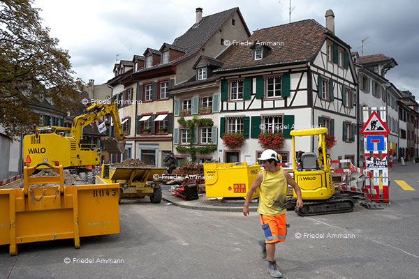 WIRTSCHAFT / ECONOMY – Architektur / Building – Strassenarbeiten / Road Work