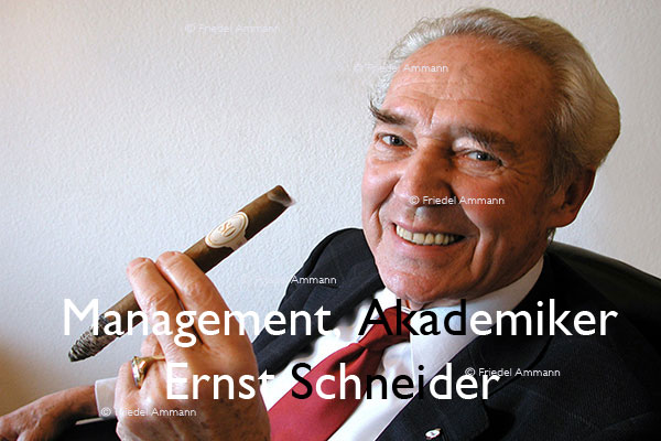 WIRTSCHAFT / ECONOMY - Management / Akademiker - Ernst Schneider †, ehemaliger Davidoff-Patron, Basel, Schweiz