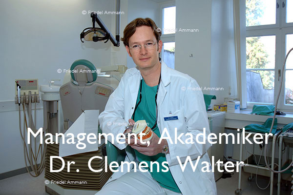 WIRTSCHAFT / ECONOMY - Management / Akademiker - Dr. Clemens Walter – Spezialist, Parodontologie, Uniklinik Basel, Schweiz