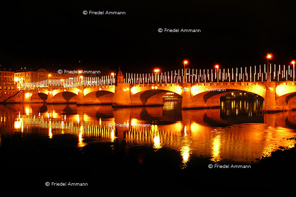 WIRTSCHAFT / ECONOMY - Business – Vorweihnachtszeit / Christmas Time - Mittlere Rheinbrücke, Basel