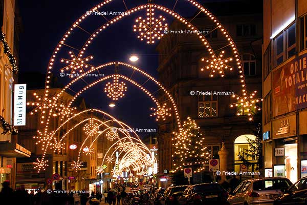 WIRTSCHAFT / ECONOMY - Business – Vorweihnachtszeit / Christmas Time - Freie Strasse, Basel