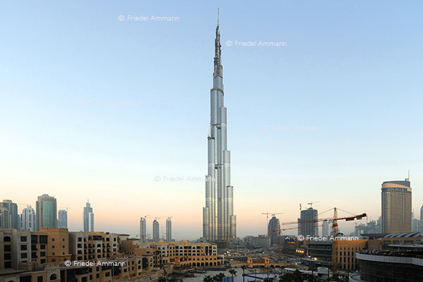 WIRTSCHAFT / ECONOMY - Big Business - Burj Khalifa Bin Zayed, (828 M) -  Dubai 