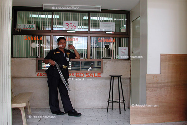 WIRTSCHAFT / ECONOMY – Geld / Finance – Security, Metro Manila, Philippinen