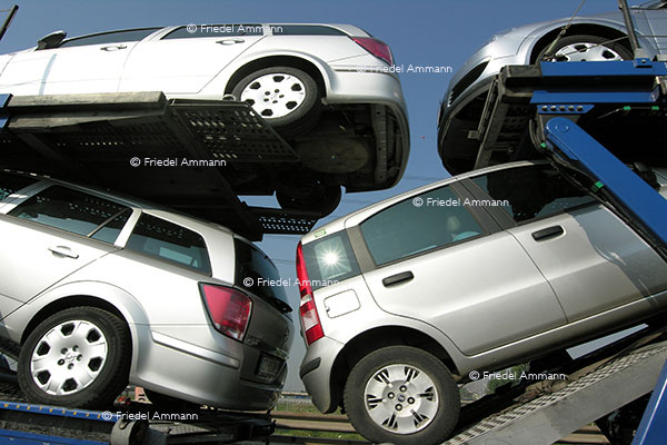 WIRTSCHAFT / ECONOMY - Globalisierung / Globalization – Autotransport / Car Trade