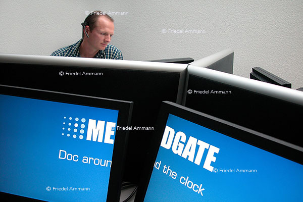 WIRTSCHAFT / ECONOMY - Globalisierung / Globalization - Medizinische Telefonberatung / Telemedicine helpdesk
