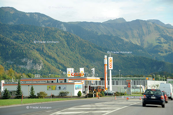 WIRTSCHAFT / ECONOMY - Konsum / Consumption - COOP, hier, dort, überall... / here, there, everywhere COOP
