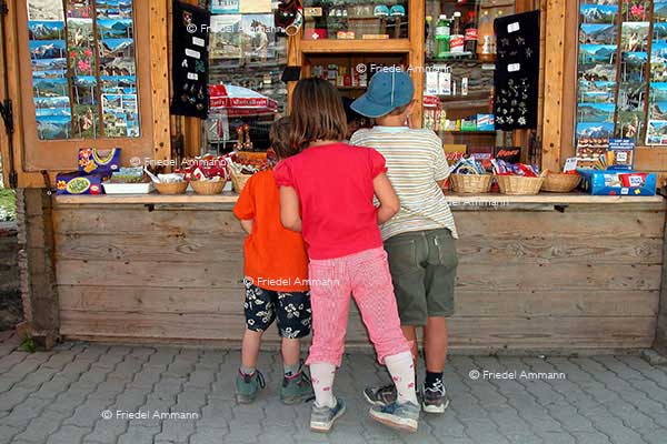 WIRTSCHAFT / ECONOMY - Konsum / Consumption