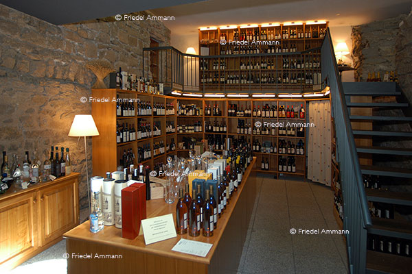 WIRTSCHAFT / ECONOMY - Konsum / Consumption – Weinkeller / Wine Cellar
