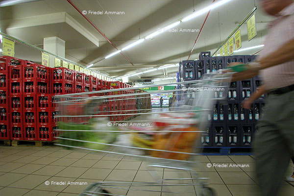 WIRTSCHAFT / ECONOMY - Konsum / Consumption