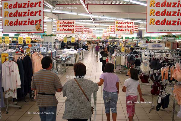 WIRTSCHAFT / ECONOMY - Konsum / Consumption