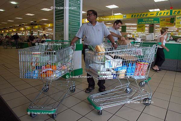 WIRTSCHAFT / ECONOMY - Konsum / Consumption