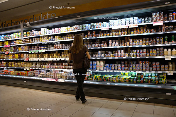 WIRTSCHAFT / ECONOMY - Konsum / Consumption - Keine Wahl / No Choice