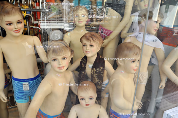 WIRTSCHAFT / ECONOMY - Konsum / Consumption 